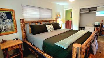 1 bedroom, in-room safe, desk, free WiFi