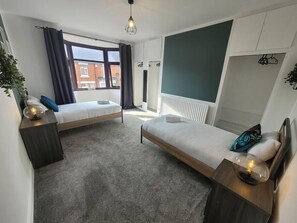 6 chambres, fer et planche à repasser, Wi-Fi, draps fournis