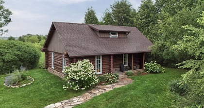 Demilune Lodge - Serene cabin with hot tub