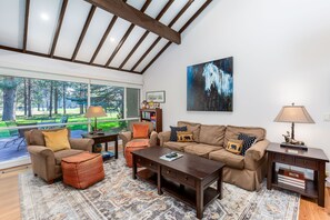 TV, fireplace - MEAD75 - Updated Home with AC, Bikes, Pet-Friendly (Sunriver)