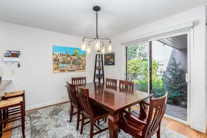 Dining - MEAD75 - Updated Home with AC, Bikes, Pet-Friendly (Sunriver)