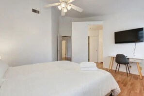 3 bedrooms, desk, iron/ironing board, travel crib - Vibrant home with gazebo (Sacramento)