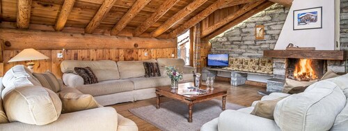 Chalet, wifi, vue dégagée, balcon, cheminée ou poêle à bois, parking, télévision, casier à ski