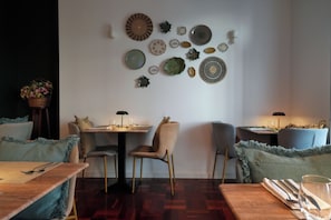 Dinner served  - Vila Camacho Guest House (Funchal)
