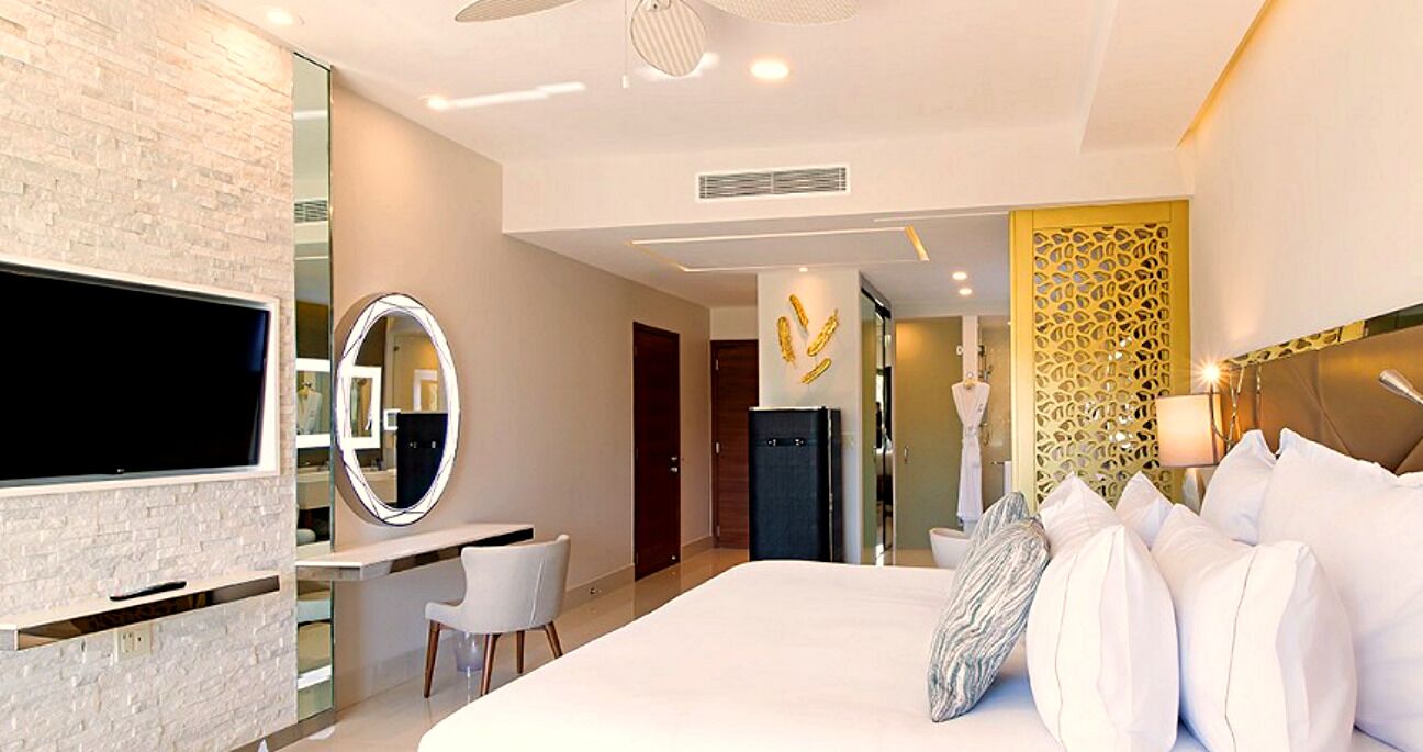 Luxury Junior Suite on 5 Diamond Resort with Ocean View