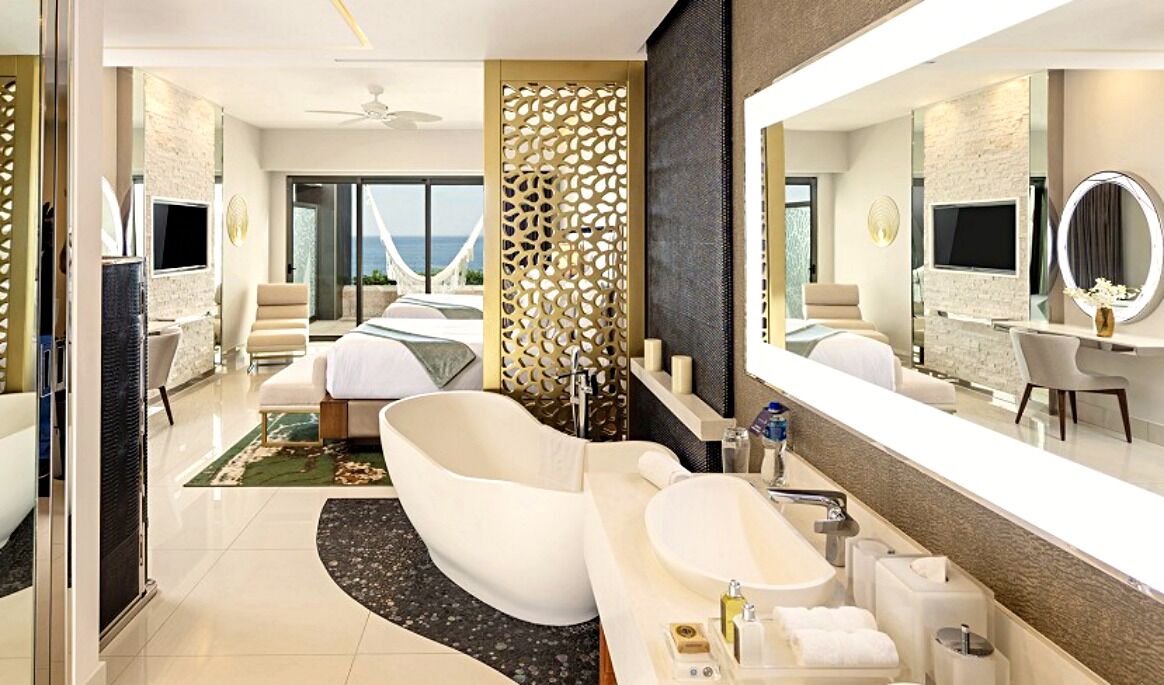 Luxury Junior Suite on 5 Diamond Resort with Ocean View