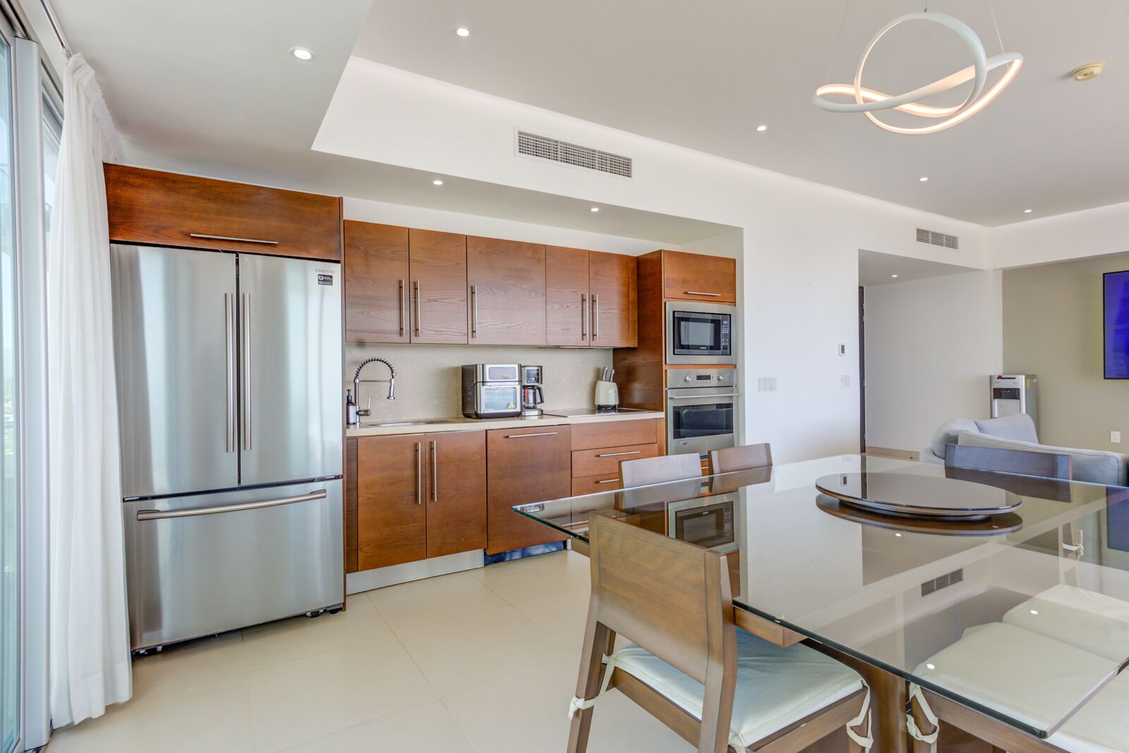 Icon Tower 1-1002 Stunning Ocean Views, 2 Bedrooms 2 bath