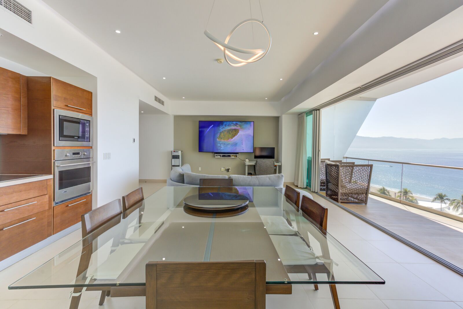 Icon Tower 1-1002 Stunning Ocean Views, 2 Bedrooms 2 bath