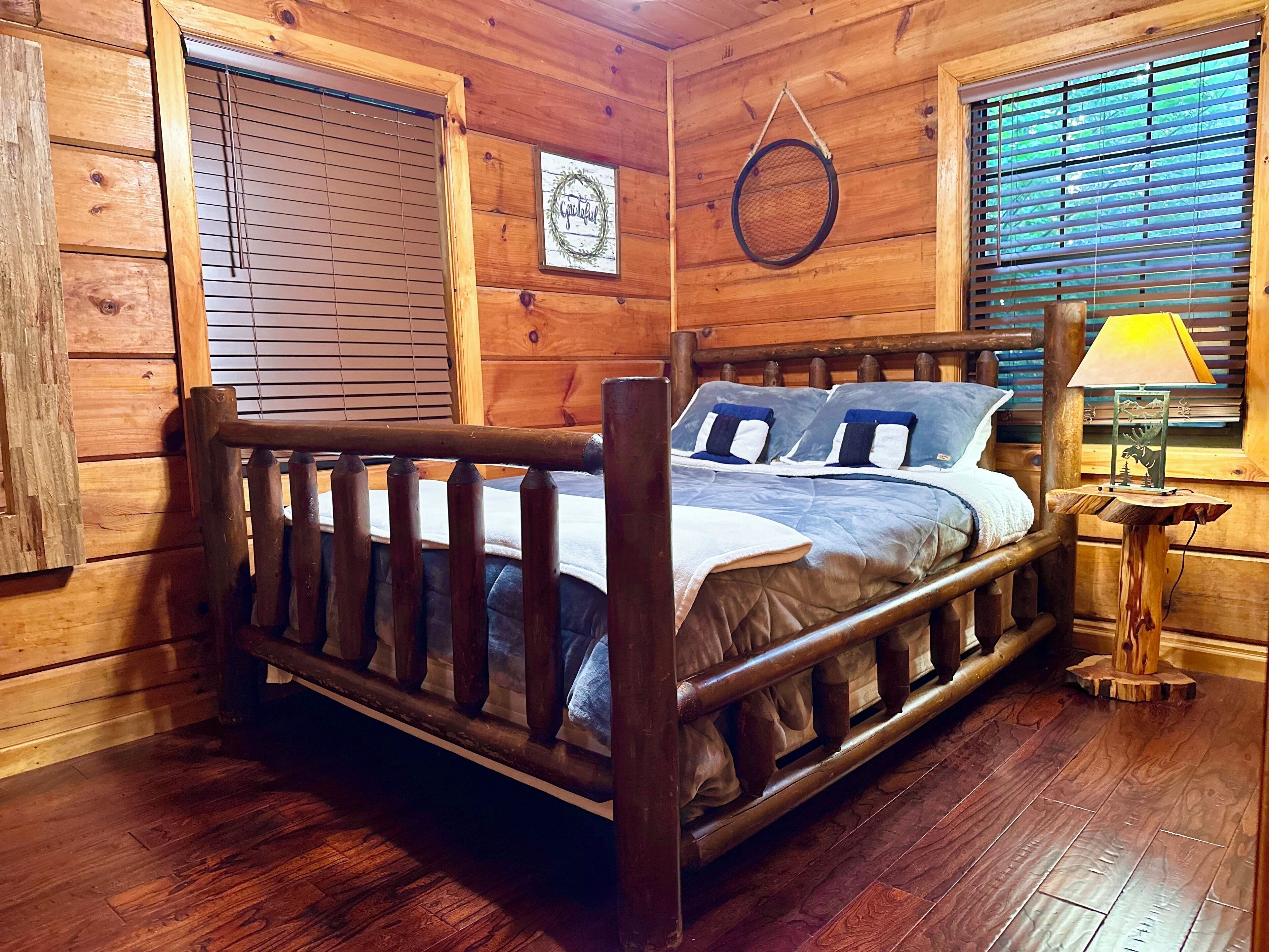 ⭐️ Mountain Escape with Hot Tub and Game Table - Bring Your Pup! ⭐️ 