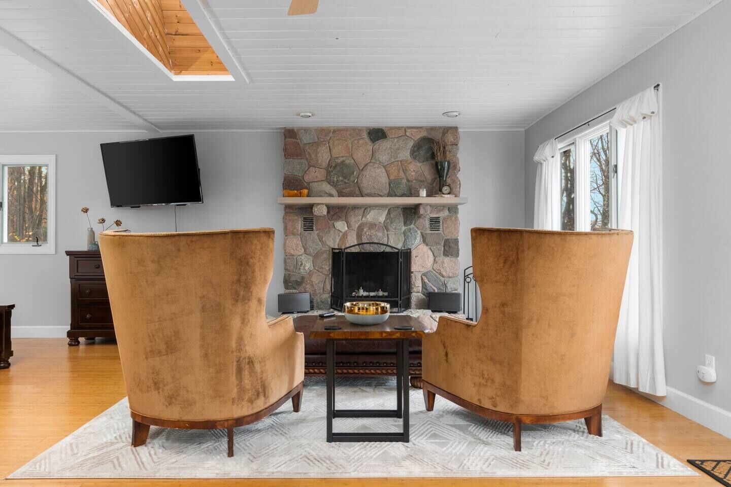 Wooded & quiet, but Downtown Spacious Home w/ Fire Pits, 4 Decks & lots of love