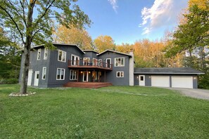 Exterior - Wooded & Quiet, but Downtown. Spacious Home w/ Smokeless Fire Pit, Barrel Sauna (Bellaire)