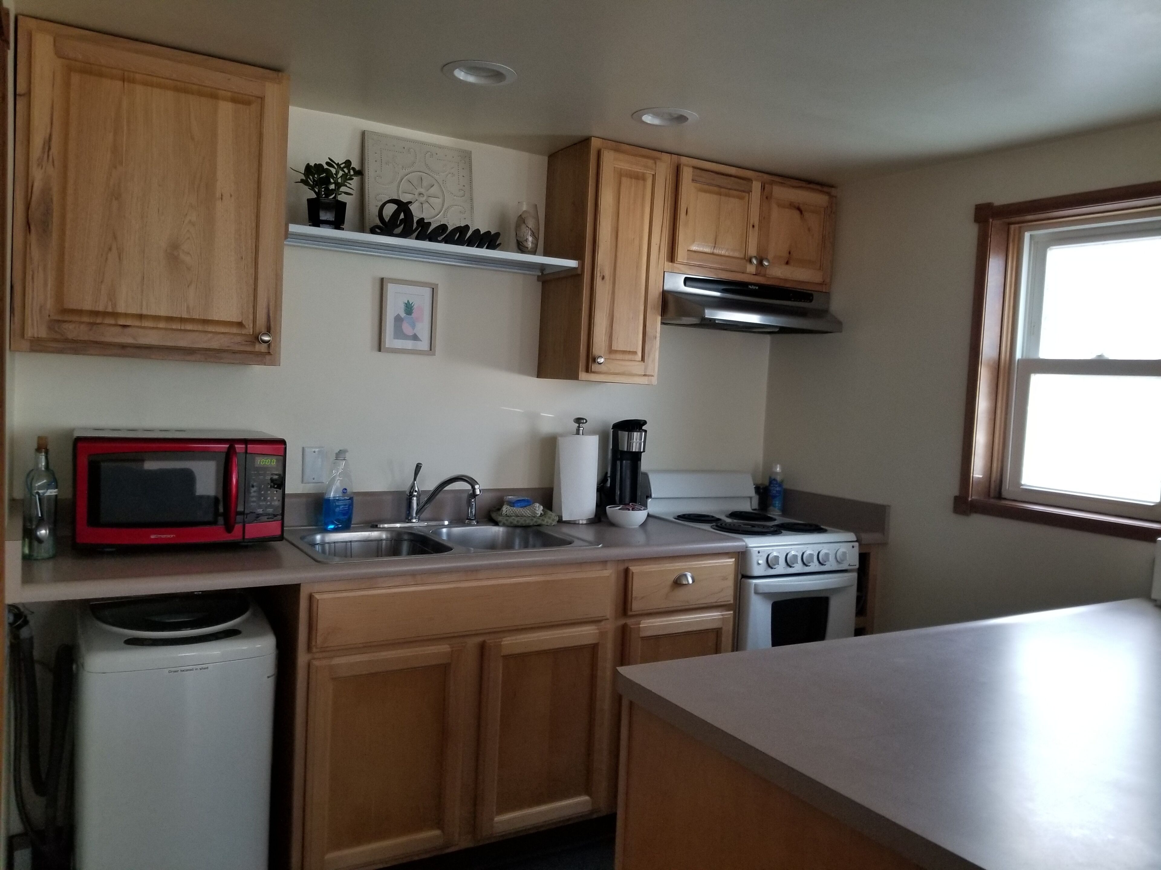 Sitka Rose Cottage, minutes from ferry/airport- self checkin 