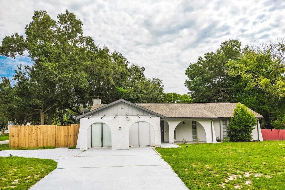 COZY HOME/MINS FROM BEACH/WATER PARK/DOWNTOWN/GOLF