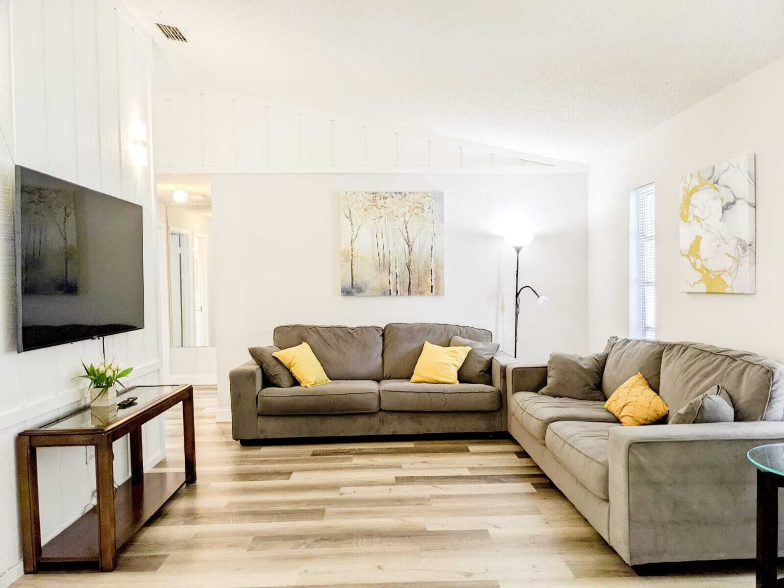 COZY HOME/MINS FROM BEACH/WATER PARK/DOWNTOWN/GOLF