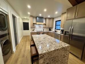 Fridge, microwave, oven, stovetop - Fun Creekside cabin- tubing, fishing, grilling! (Butler)