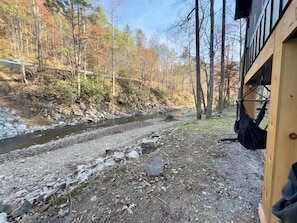 Property grounds - Fun Creekside cabin- tubing, fishing, grilling! (Butler)