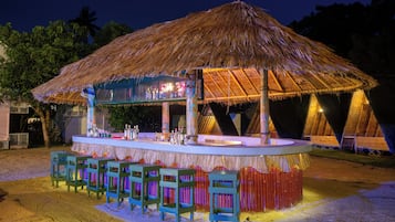 Bar al costat de la piscina
