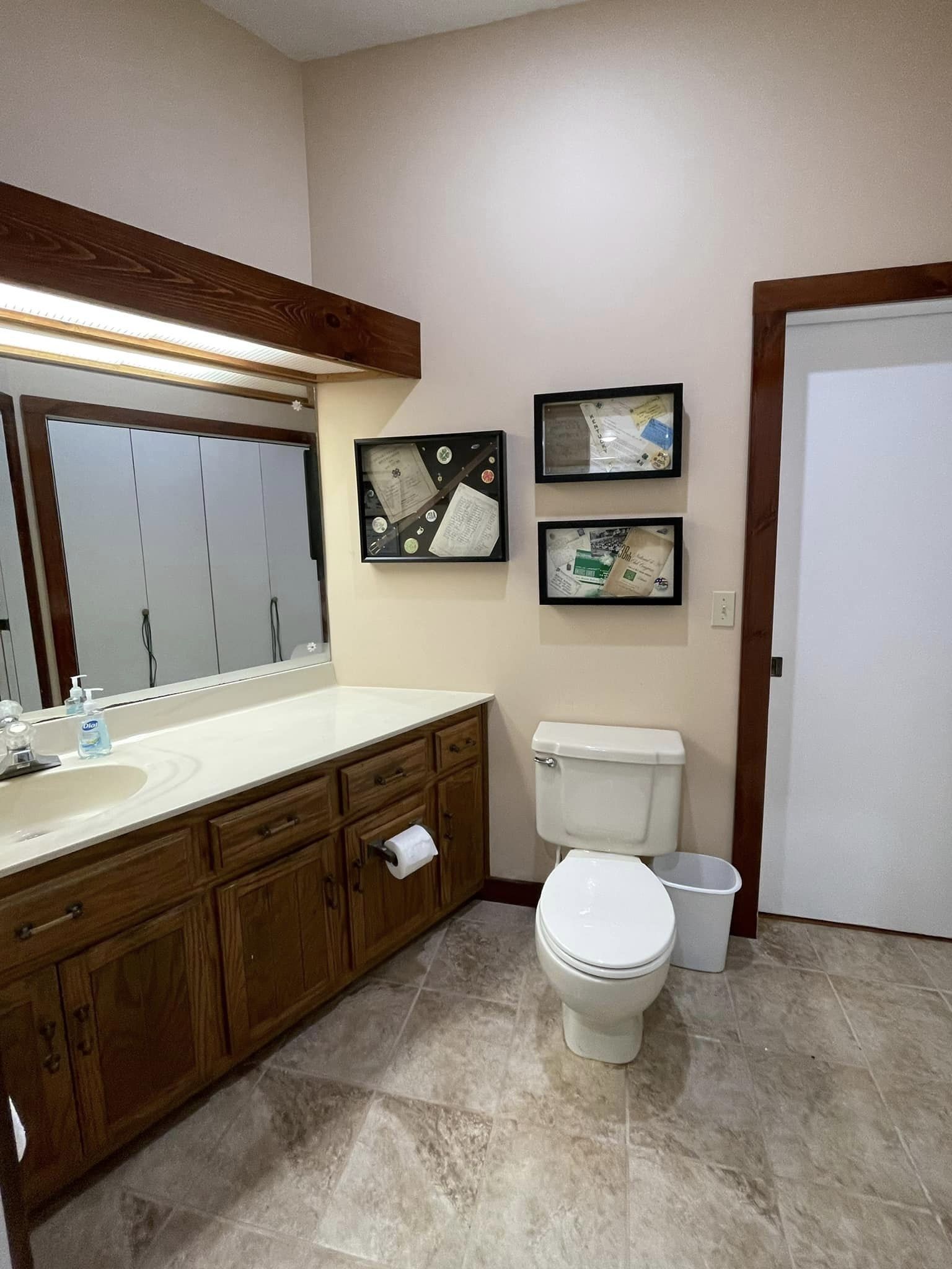 Lakeside Hideaway - Beautiful country setting just minutes from town