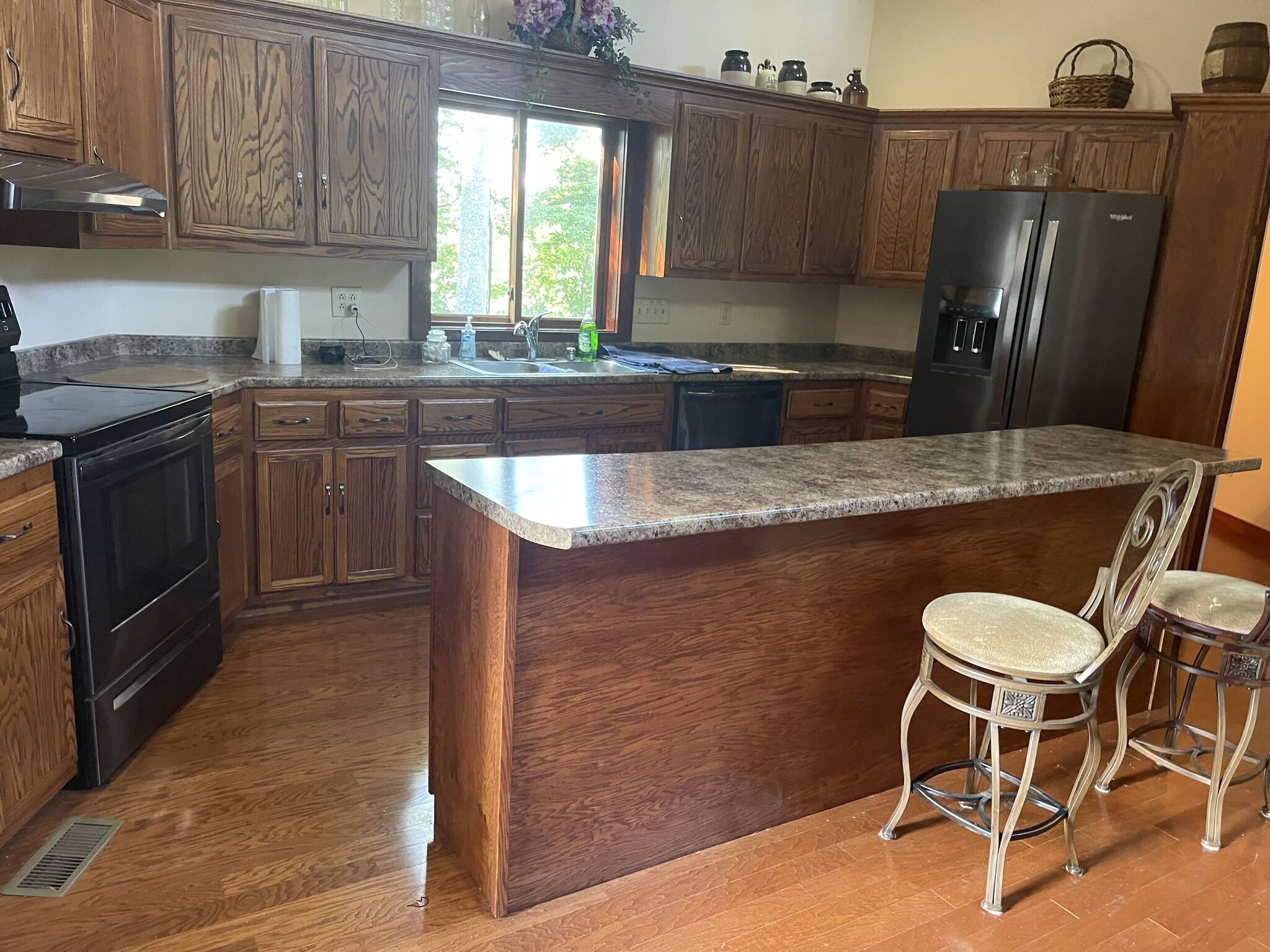 Lakeside Hideaway - Beautiful country setting just minutes from town