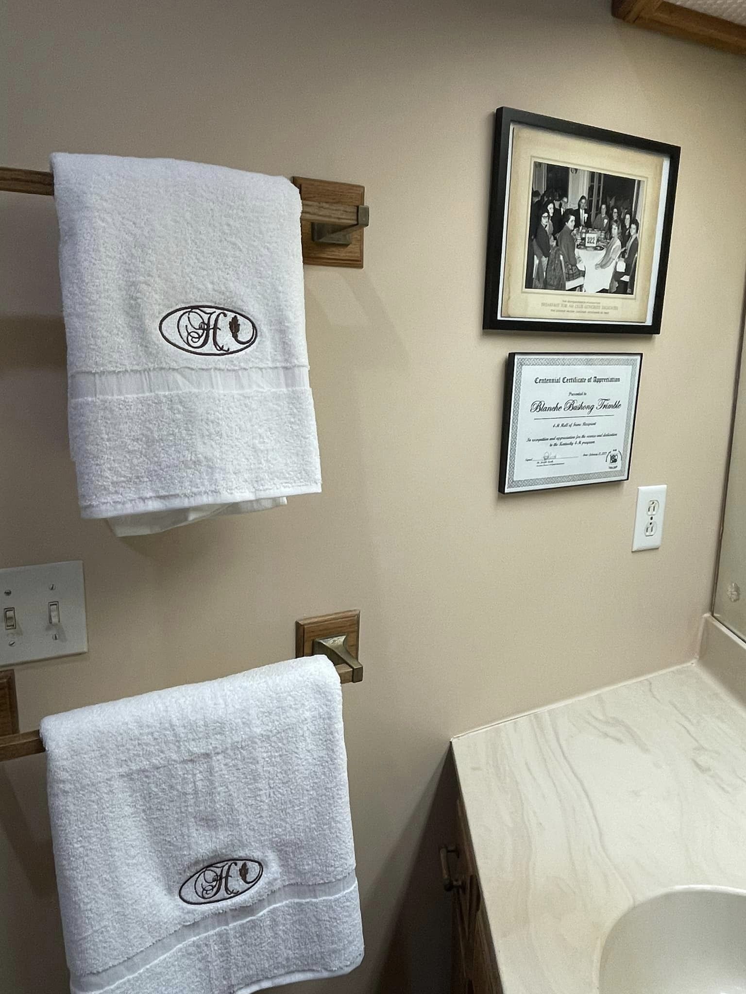 Lakeside Hideaway - Beautiful country setting just minutes from town