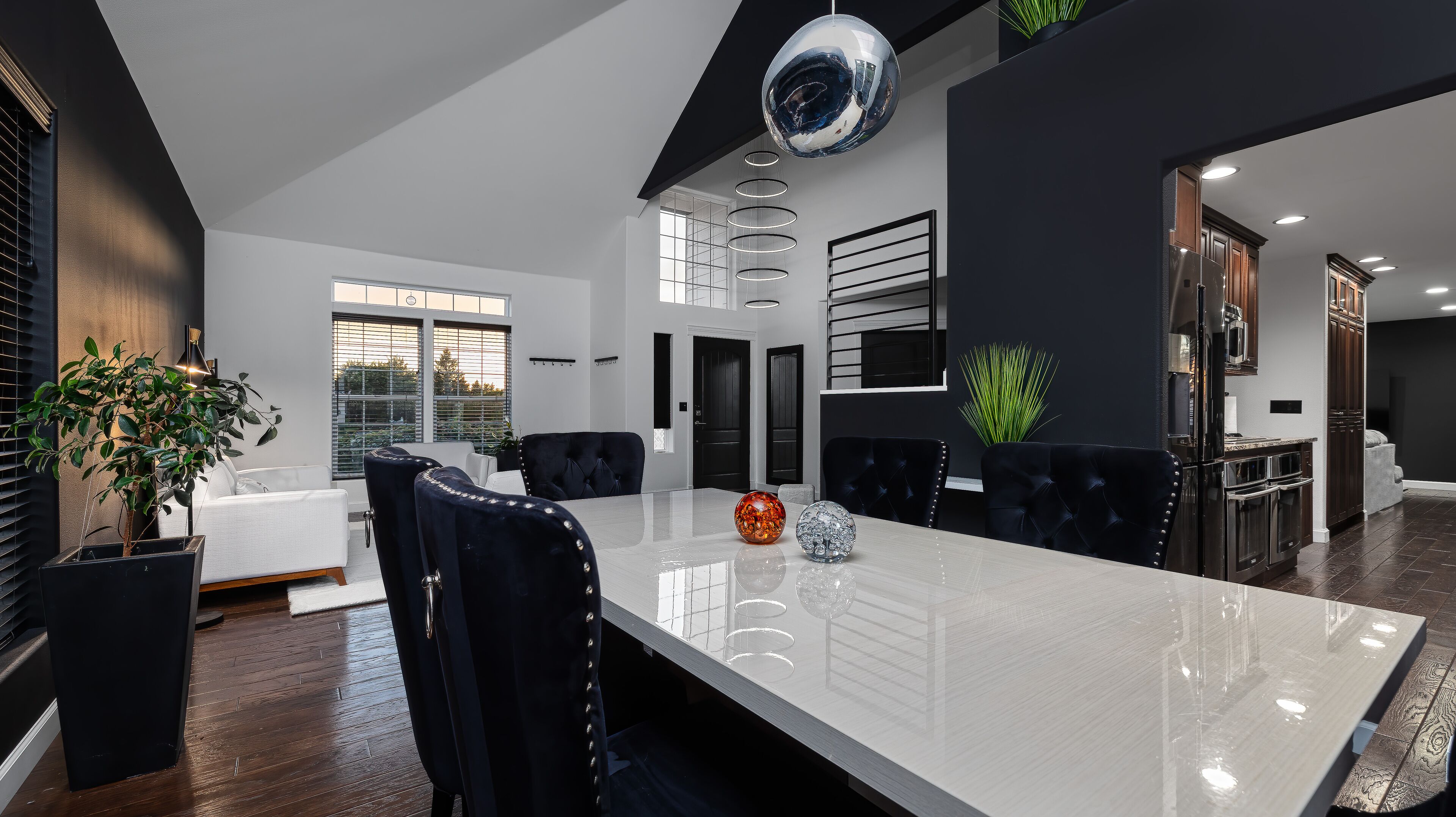 Modern home with hot tub/pool/wifi/office +