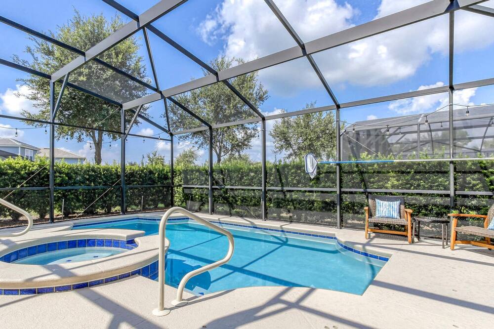 All the best family comforts at this very popular 5 bedroom home