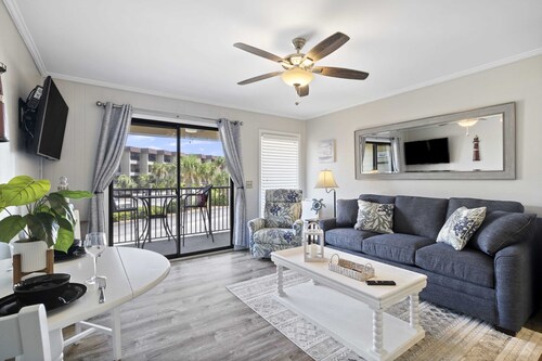 Updated for Couples Enjoyment - Oceanfront Resort - Full Access to Beach - A110