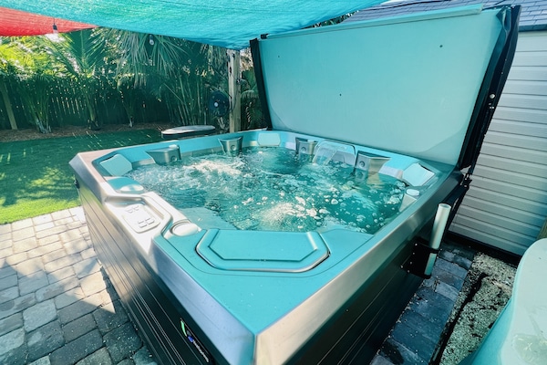 Bain à remous extérieur
