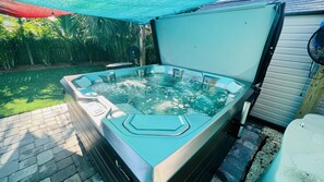 Bain à remous extérieur