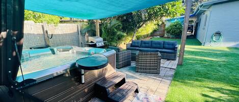 مغطس سبا خارجي