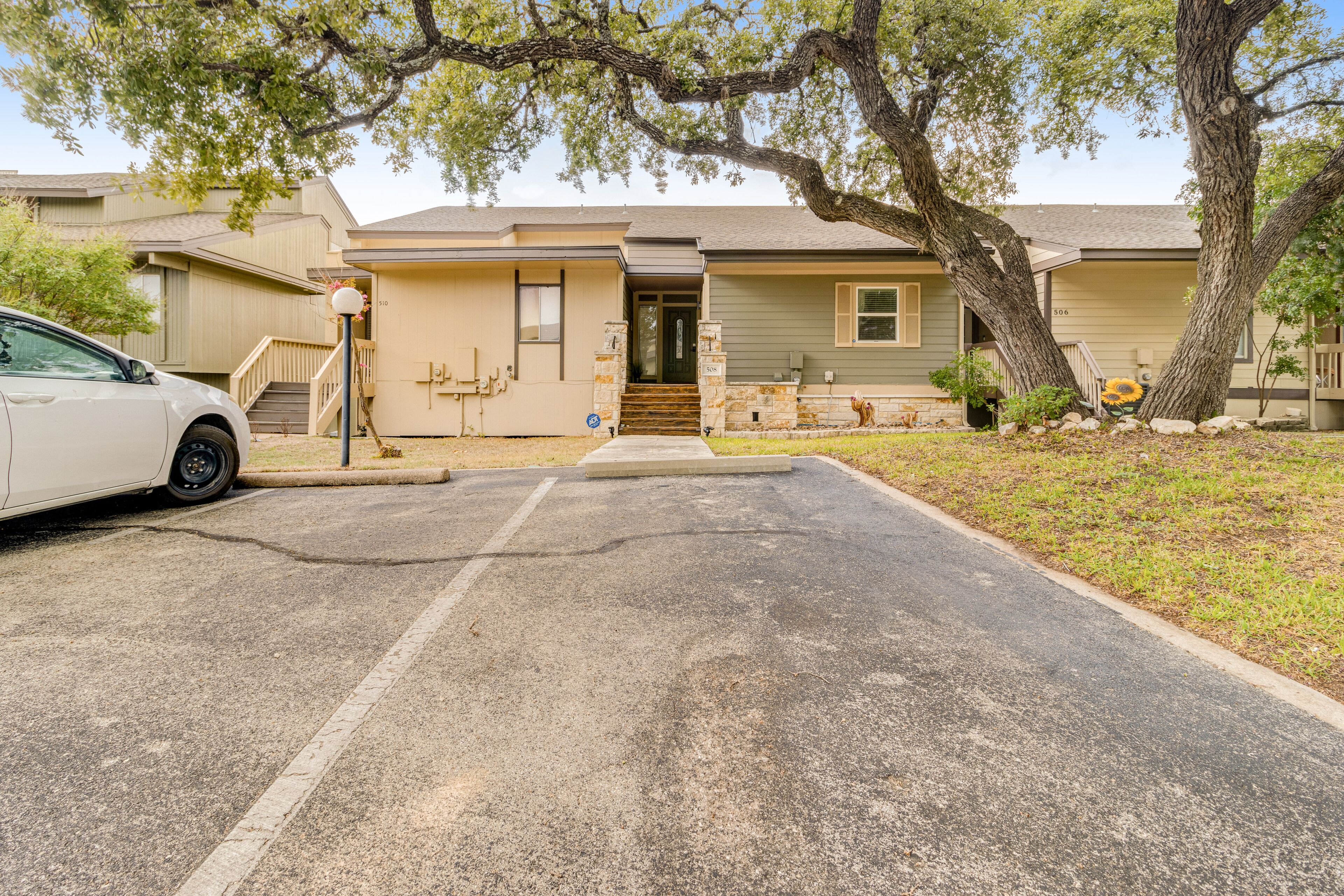 Lovely condo with central AC, private balcony & washer/dryer