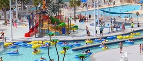 Innendørsbasseng og utendørsbasseng