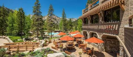 屋外ダイニングエリア