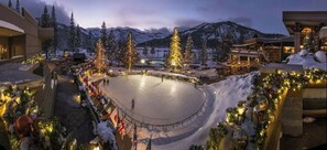 Pool - Everline Resort & Spa - 2 Queen Studio (Olympic Valley)