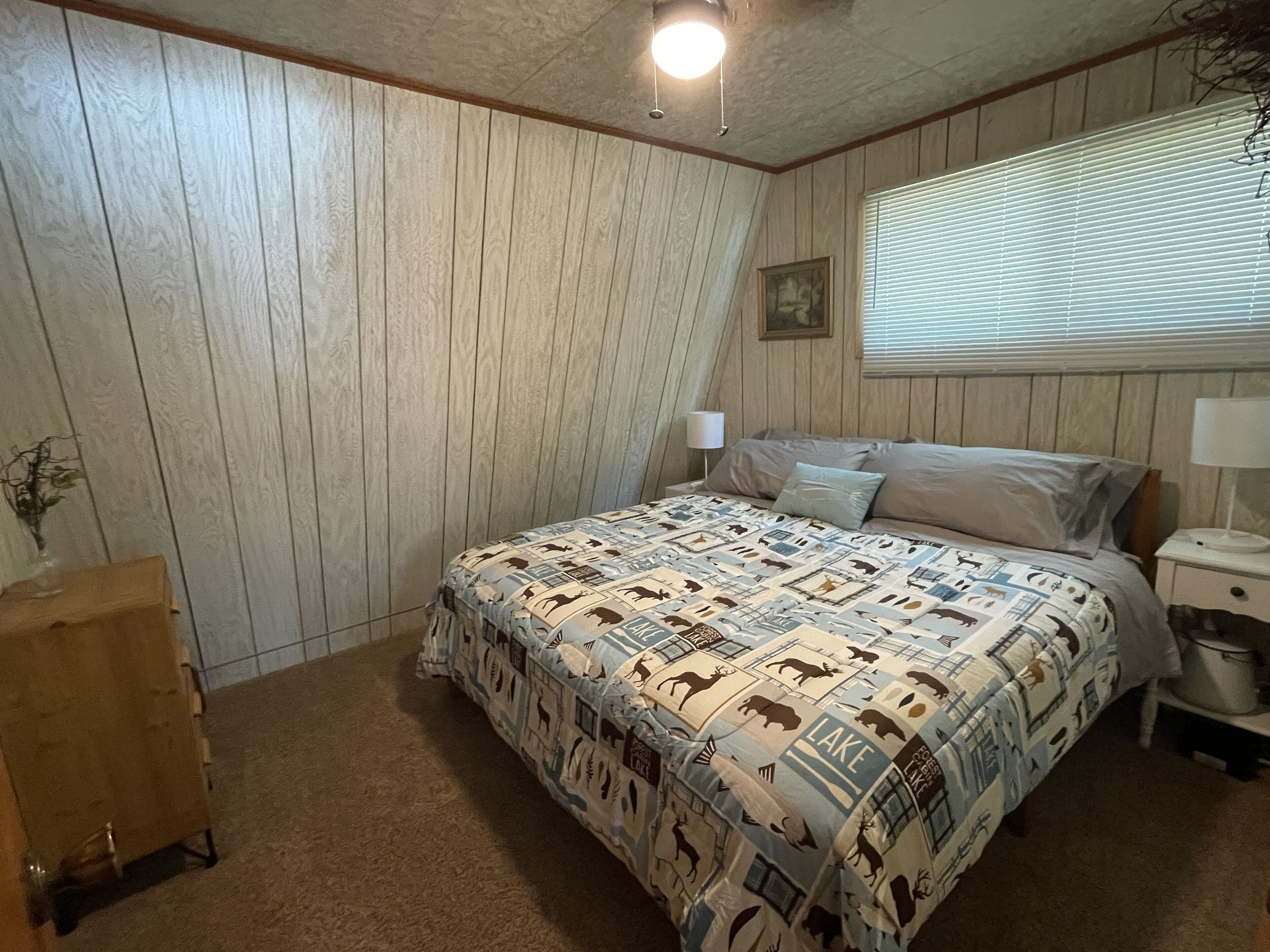 Tranquil 2 Bedroom Getaway on Private Lake