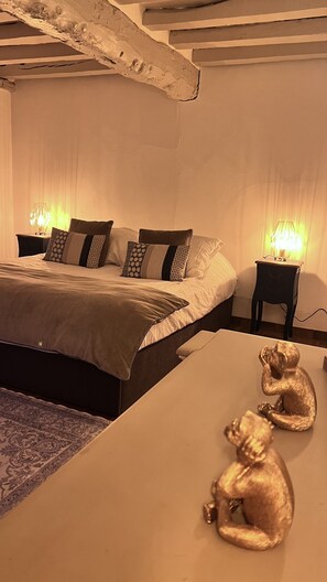 4 slaapkamers, een bureau, reisbedje, gratis wifi