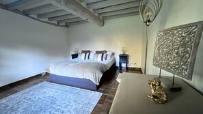 4 bedrooms, desk, travel crib, free WiFi