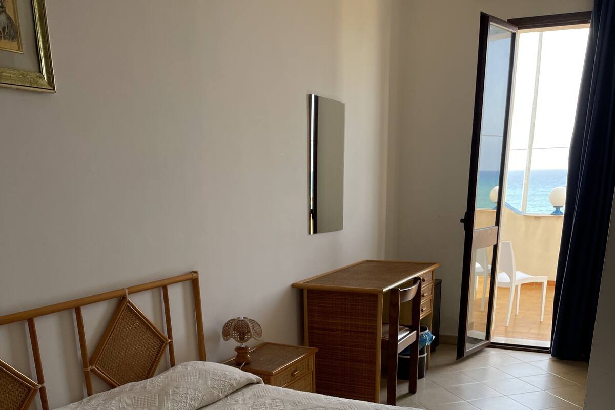 Minibar, desk, laptop workspace, blackout drapes