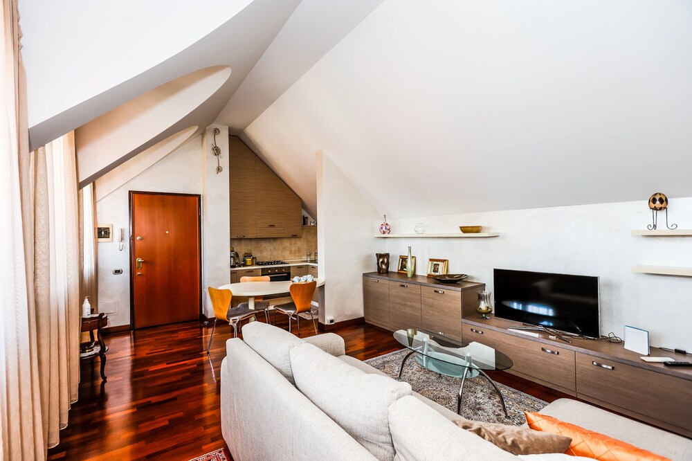 ***** Elegant apartment in a strategic position