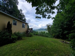 Property grounds - Morning Glory Cottage - Amazing Mountain Views with Total Privacy! (Black Mountain)