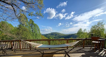 Morning Glory Cottage - Amazing Mountain Views with Total Privacy!