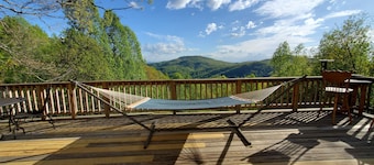 Morning Glory Cottage - Amazing Mountain Views with Total Privacy!