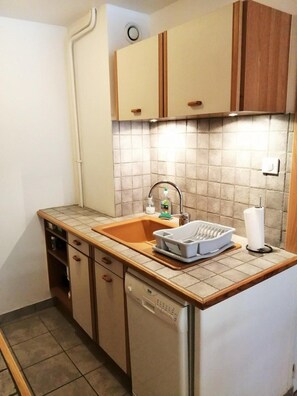 Køleskab, mikrobølgeovn, ovn, opvaskemaskine