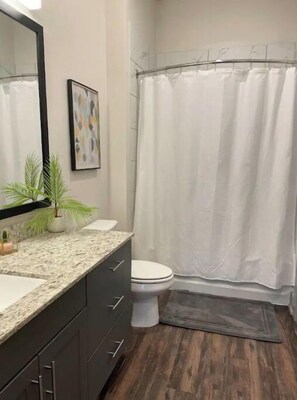 Shower - Apartment @ The Star in Frisco (Frisco)