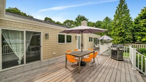 Outdoor dining - Hog Creek Breeze (East Hampton)