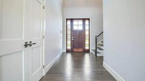 Room - North Fork Waterfront Wonder (Mattituck)
