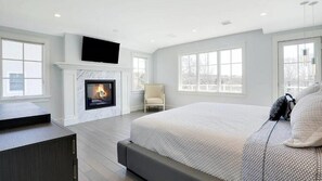 House, Multiple Beds (North Fork Waterfront Wonder) | 4 bedrooms - North Fork Waterfront Wonder (Mattituck)