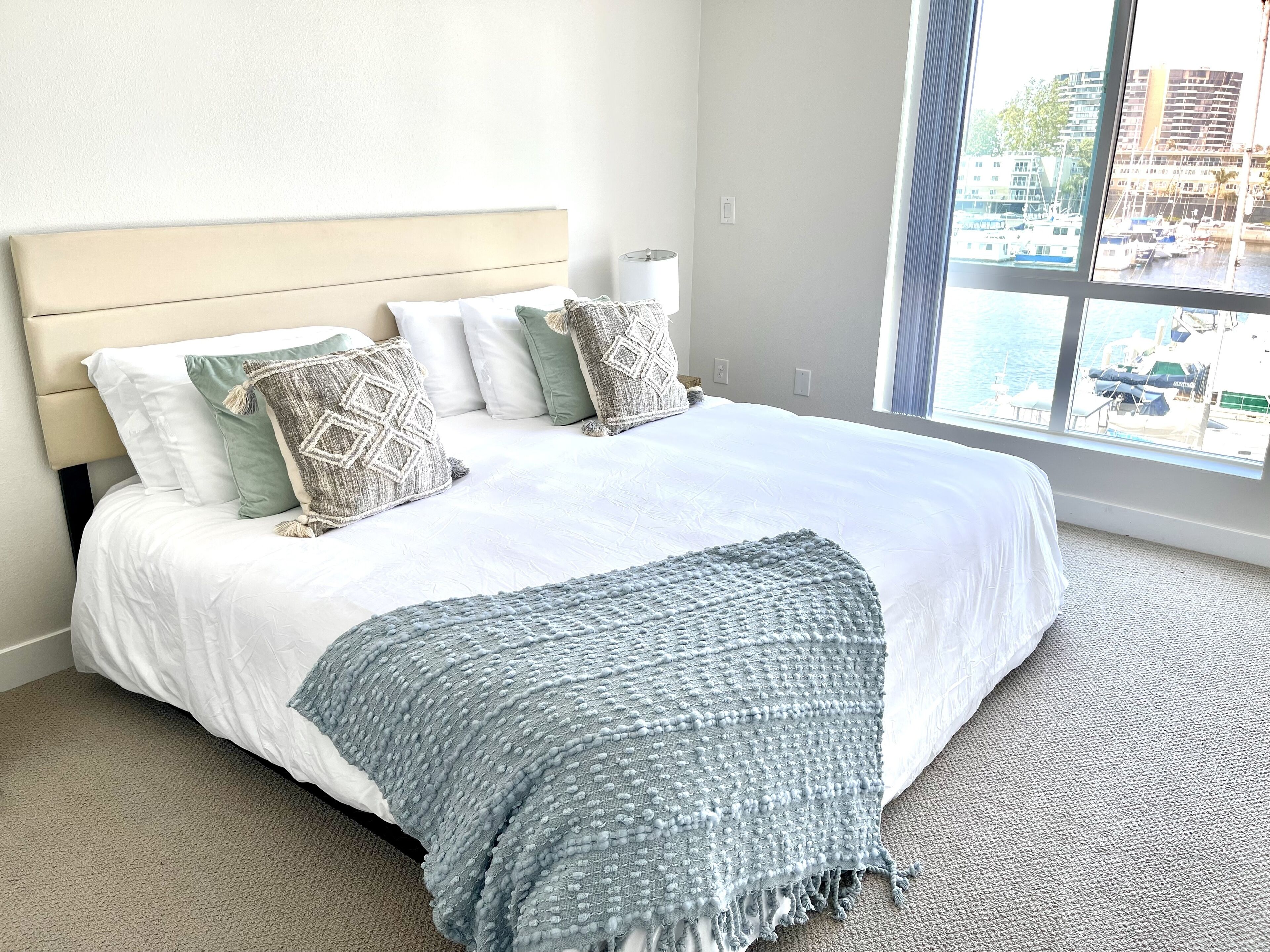 Art Deco 2bed with view