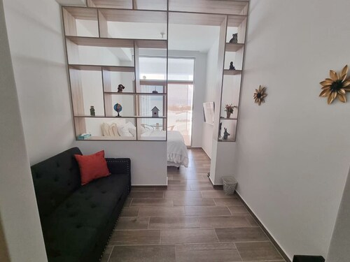 ZONA 13-Hermoso estudio frente al Aeropuerto