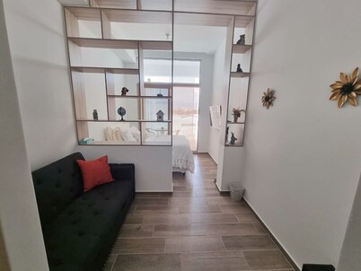ZONA 13-Hermoso estudio frente al Aeropuerto